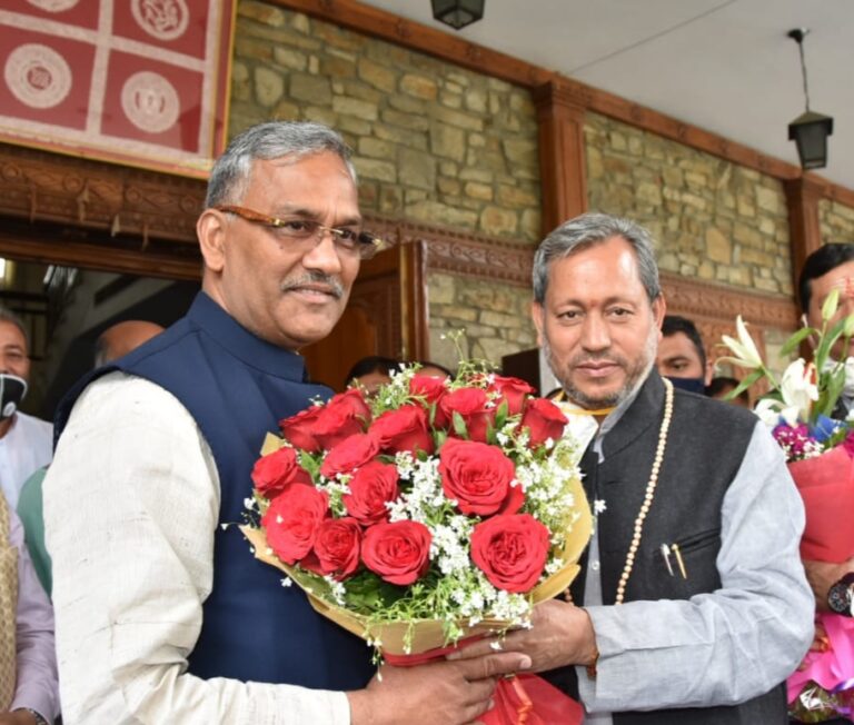 मुख्यमंत्री तीरथ सिंह रावत ने पूर्व मुख्यमंत्री  त्रिवेन्द्र सिंह रावत से शिष्टाचार भेंट की