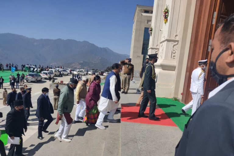 भराड़ीसैंण में बजट सत्र शुरू, राज्यपाल के अभिभाषण के बीच कांग्रेस विधायकों का वॉकआउट