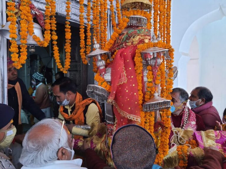 विशेष पूजा अर्चना के साथ प्रातः 7:31 मीनट पर खुले विश्व प्रसिद्ध गंगोत्री धाम के कपाट ।