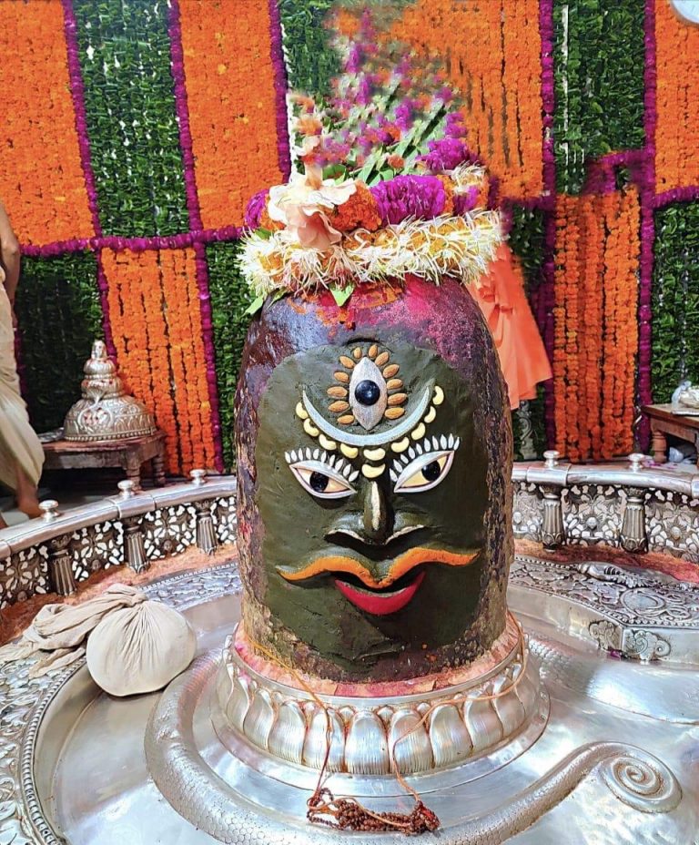 महादेव के लिए समर्पित सोमवार व पावन मित्र दिवस पर  सभी मित्रों को हार्दिक शुभकामनाएं एवं बधाई