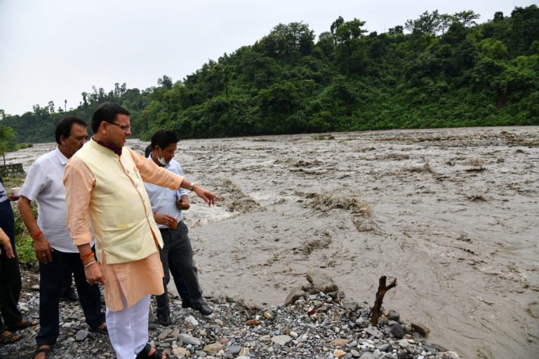 48 घंटों की जबरदस्त बारिश से देवभूमि में त्राहिमाम, एक्शन में सीएम