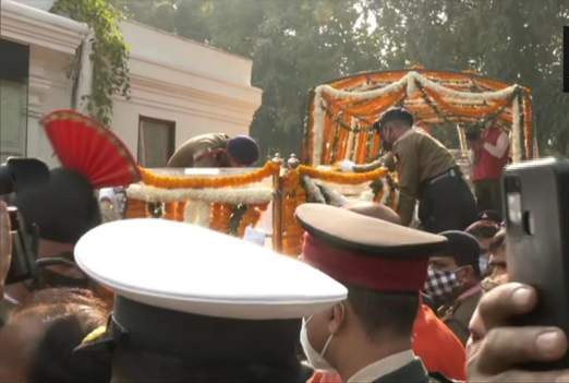 जनरल बिपिन रावत की अंतिम यात्रा शुरू, दिल्ली कैंट में होगा अंतिम संस्कार