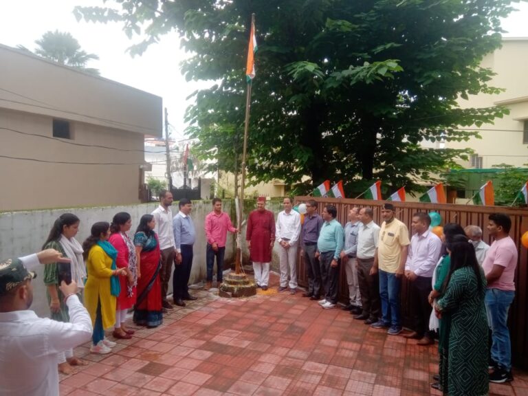 श्री बद्रीनाथ केदारनाथ मंदिर समिति कार्यलय में अध्यक्ष ने 75 वें स्वतंत्रता दिवस पर राष्ट्रध्वज फहराया