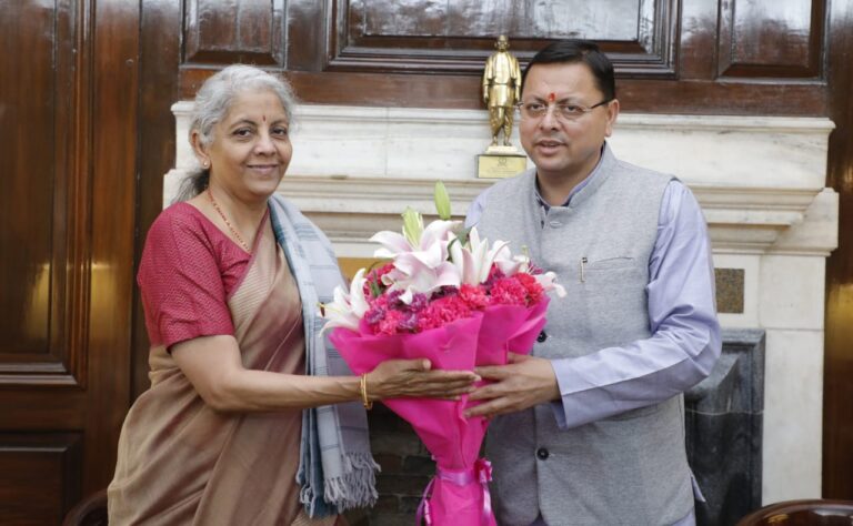 मुख्यमंत्री पुष्कर सिंह धामी ने नई दिल्ली में केंद्रीय वित्त मंत्री श्रीमती निर्मला सीतारमण से भेंट कर राज्य से संबंधित विषयों पर चर्चा की