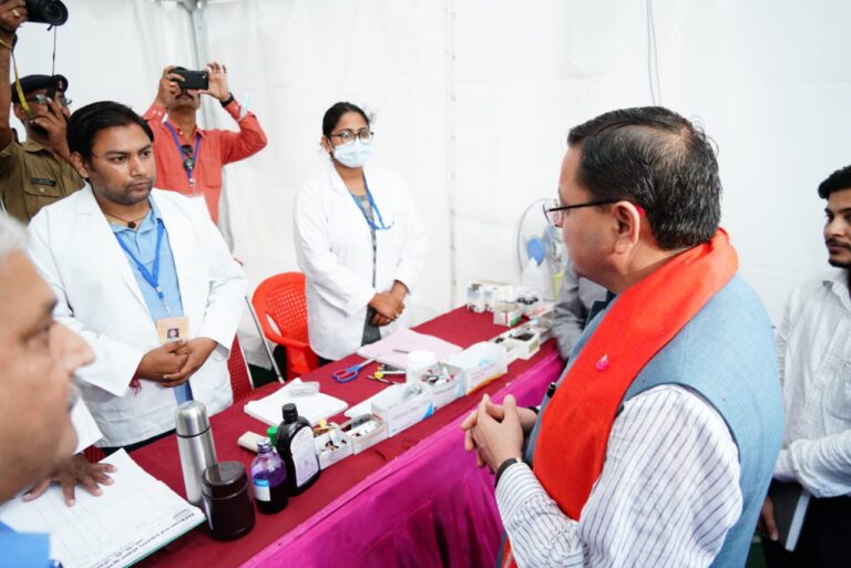 मुख्यमंत्री पुष्कर सिंह धामी ने हरिद्वार में कावड़ पट्टी का किया औचक निरीक्षण