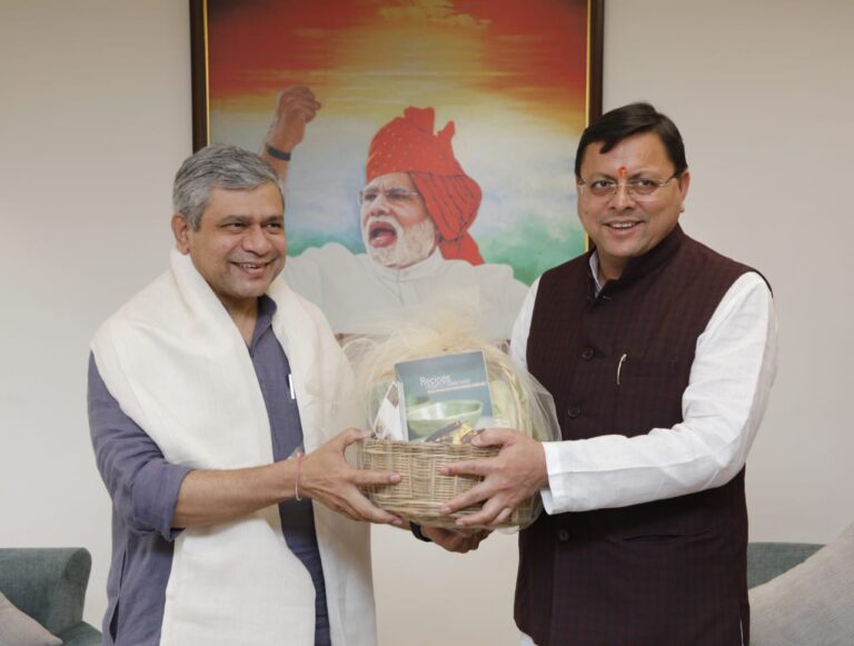 Chief Minister Pushkar Singh Dhami met Union Railway Minister Ashwini Vaishnav and talked about the expansion of railways.