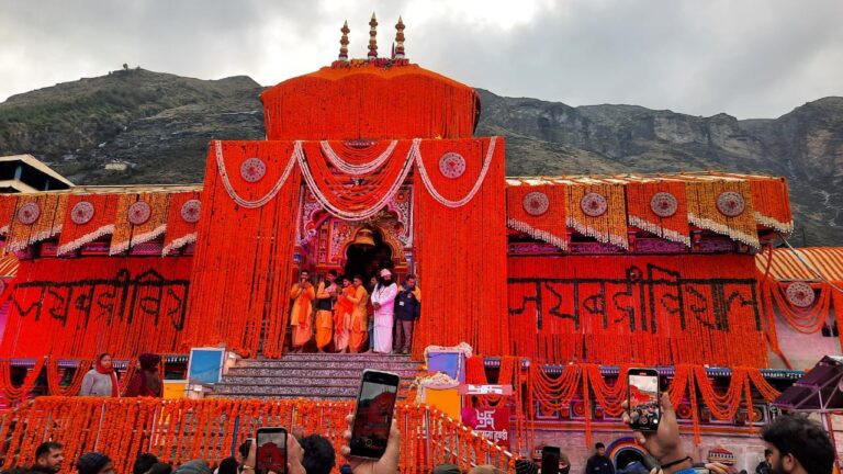 भू-बैकुंठ बदरीनाथ धाम के खुले कपाट। हजारों श्रद्धालु बने पावन अवसर के साक्षी