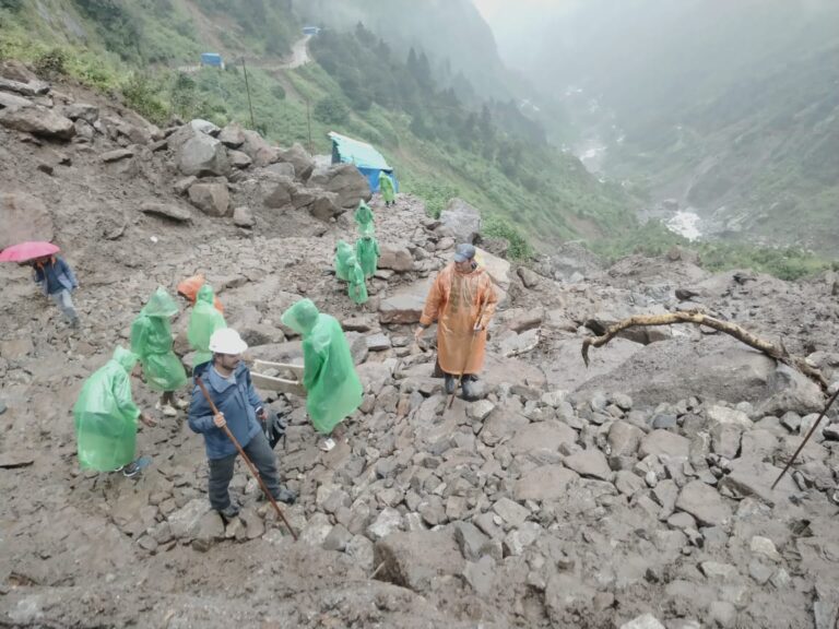 गुड न्यूज,श्री केदारनाथ धाम यात्रा की सोनप्रयाग में बाधित सड़क मार्ग को खोलने के लिए कार्य शुरू जानिए सभी खबर 