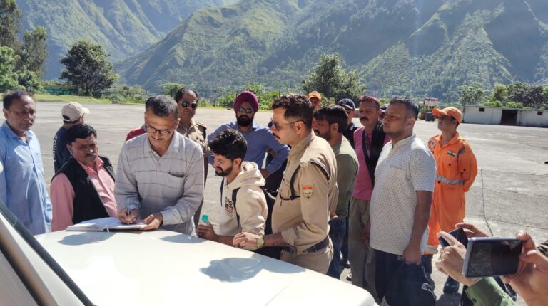 मुख्यमंत्री के निर्देशन में कैलाश यात्रियों का सुरक्षित रेस्क्यू कर  सुरक्षित स्थानों पर पहुंचाया गया