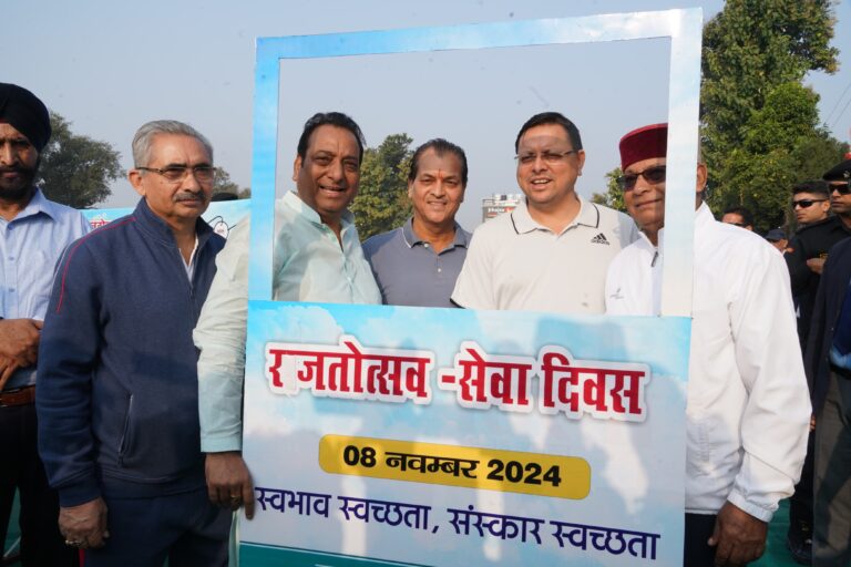 Chief Minister Dhami participated in many programs including cleanliness program at the racecourse on the eve of State Foundation Day