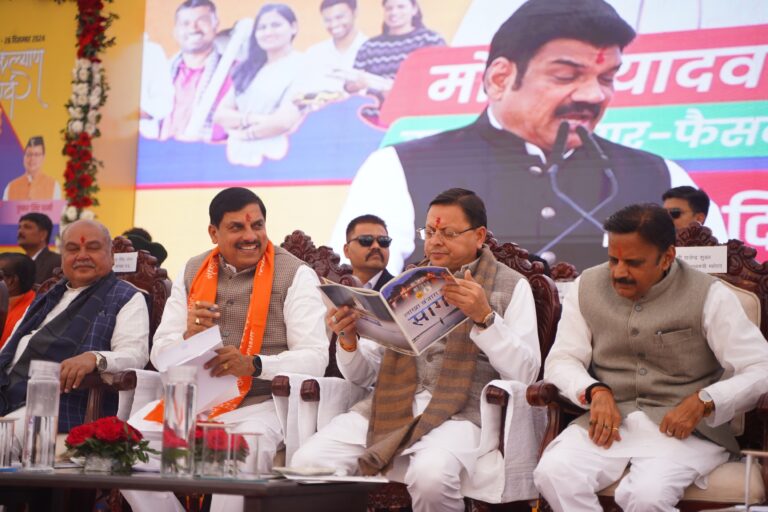 जिलाधिकारी  की अध्यक्षता में  जनता दर्शन कार्यक्रम का आयोजन किया गया। जनता दर्शन के साथ साथ मसूरी में कानून एवं शान्ति व्यवस्था के आदेश दिए 