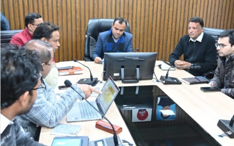 मयूर दीक्षित ने टिहरी झील के चारों ओर बनायी जाने वाली रिंग रोड सम्बन्धी बैठक में विभागों को आवश्यक निर्देश दिये 