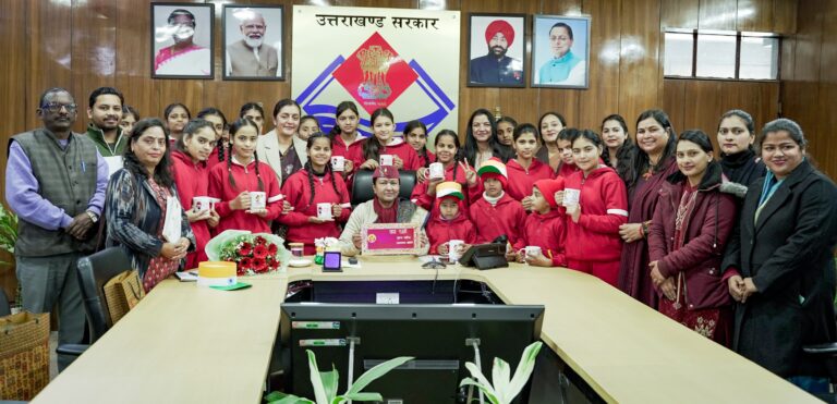 मुख्य सचिव श्रीमती राधा रतूड़ी ने सचिवालय के समस्त कार्मिकों को लोकतंत्र में अपनी पूर्ण आस्था रखते हुए मताधिकार के प्रयोग की शपथ दिलाई जानिए अन्य समाचार 