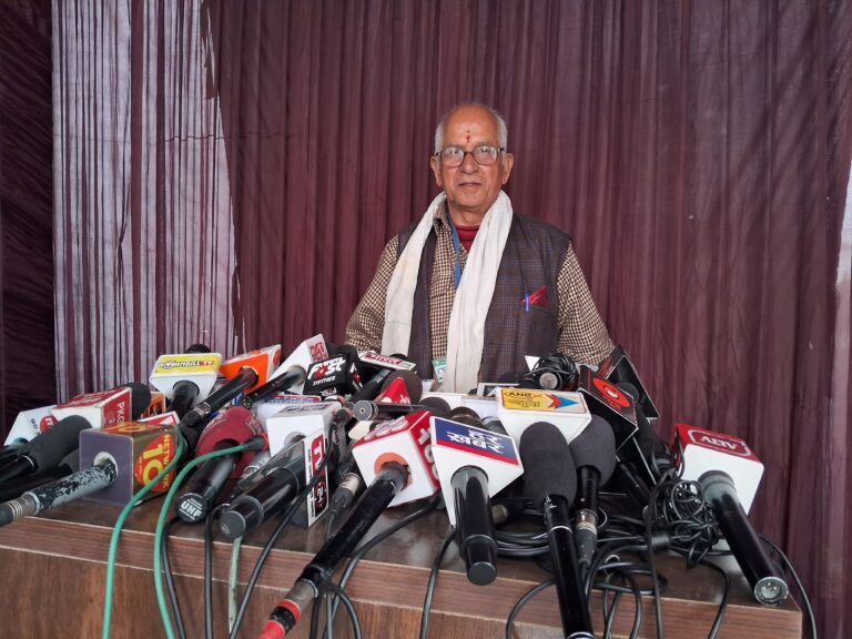 लोकतंत्र में शङ्कराचार्य स्वामिश्रीः अविमुक्तेश्वरानन्दः सरस्वती १००८ महाराज जी ने प्रेस कॉन्फ्रेंस  यज्ञ से कुम्भ की  महक को  देश में फैलाना महत्वपूर्ण बताया जीता मणि पैन्यूली