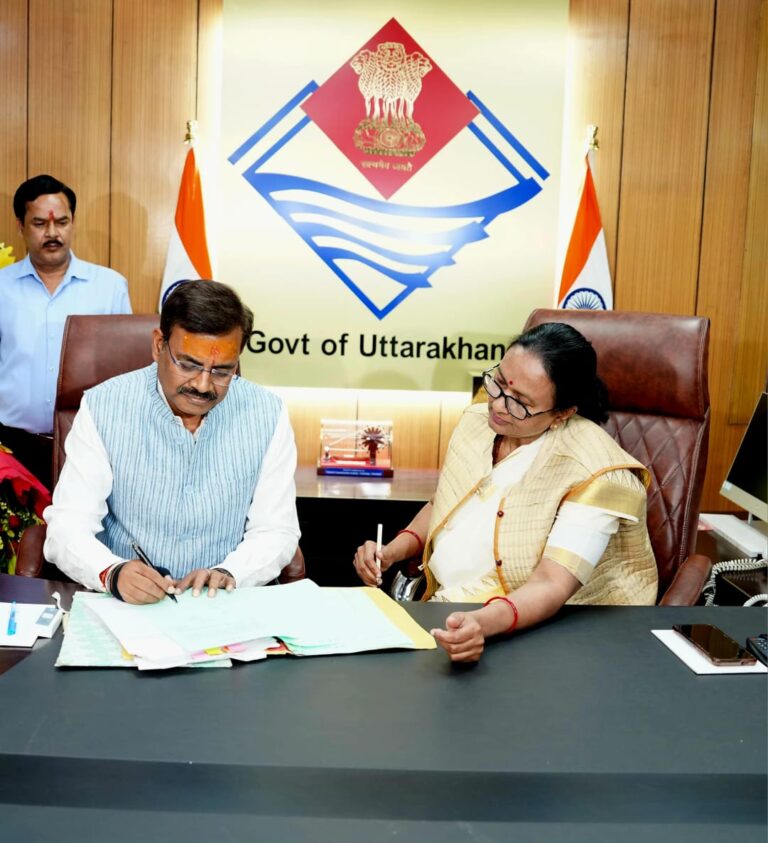 नवनियुक्त मुख्य सचिव श्री आनन्द बर्द्धन ने पदभार ग्रहण किया