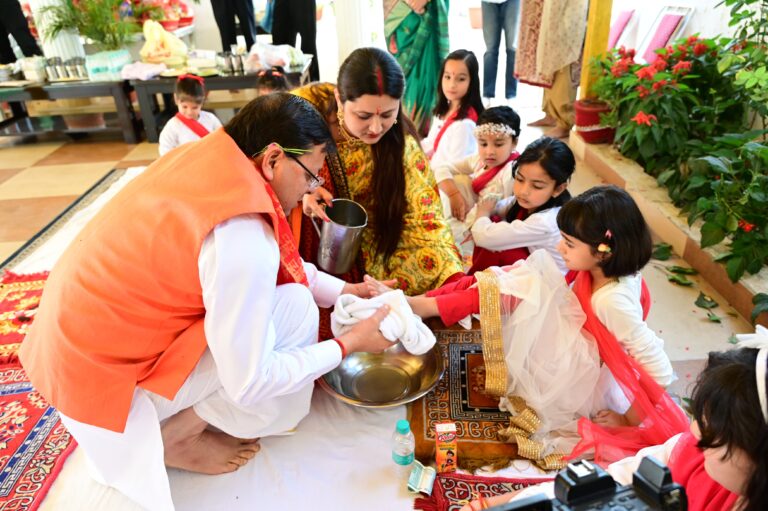 मुख्यमंत्री श्री पुष्कर सिंह धामी ने राम नवमी और दुर्गा नवमी के अवसर पर मुख्यमंत्री आवास में सपरिवार पूजा – अर्चना की