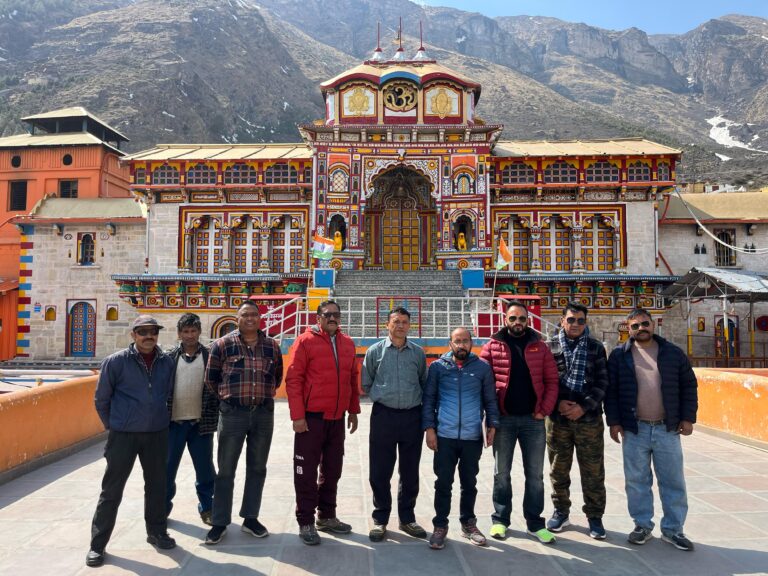 श्री बदरीनाथ धाम पहुंचा मंदिर समिति का 30 सदस्यीय अग्रिम व्यवस्था दल , मुख्य कार्याधिकारी  थपलियाल