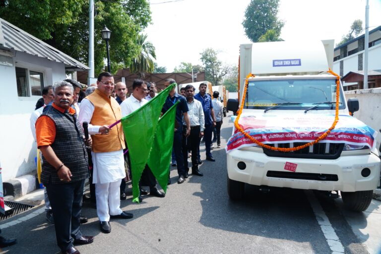 लैब ऑन व्हील्स-मोबाइल साइंस लैब परियोजना के द्वितीय चरण का मुख्यमंत्री ने किया शुभारंभ