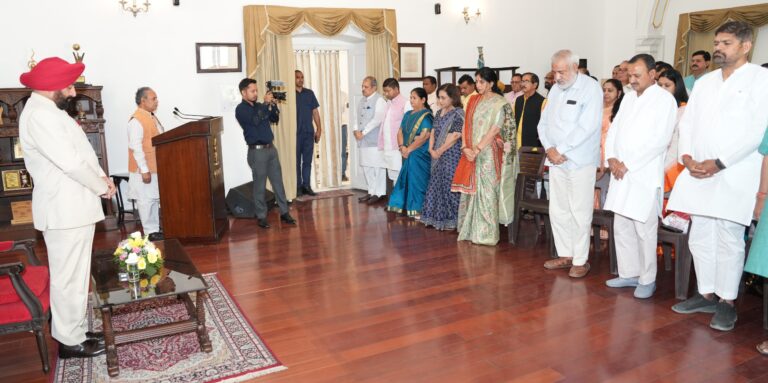 राज्यपाल ने विश्वास जताया कि सभी दायित्वधारी जनसेवा को अपना मूल मंत्र बनाते हुए, निष्ठा, कर्मठता और ईमानदारी के साथ कार्य करेंगे