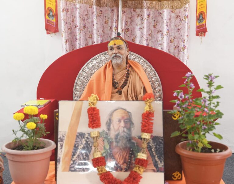 अहमदाबाद गुजरात में विमान दुर्घटना में मारे गए लोगो की सद्गति के लिए बद्रीनाथ धाम में प्रार्थना की;स्वामी प्रत्यक्चैतन्यमुकुन्दानन्द गिरि