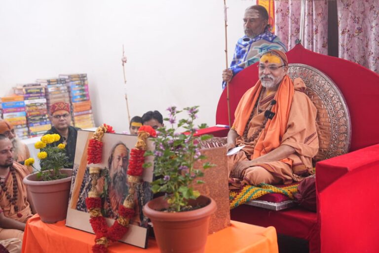 किसी की भी मां को गाली देना ठीक नहीं, गौमाता का दूध पीएं सभी नेता, जिससे सब की बुद्धि ठीक हो