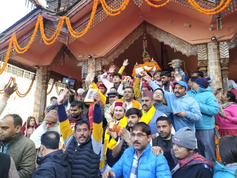 सीएम ने श्री यमुनोत्री धाम के कपाट खुलने के अवसर पर दर्शन-पूजन  किया