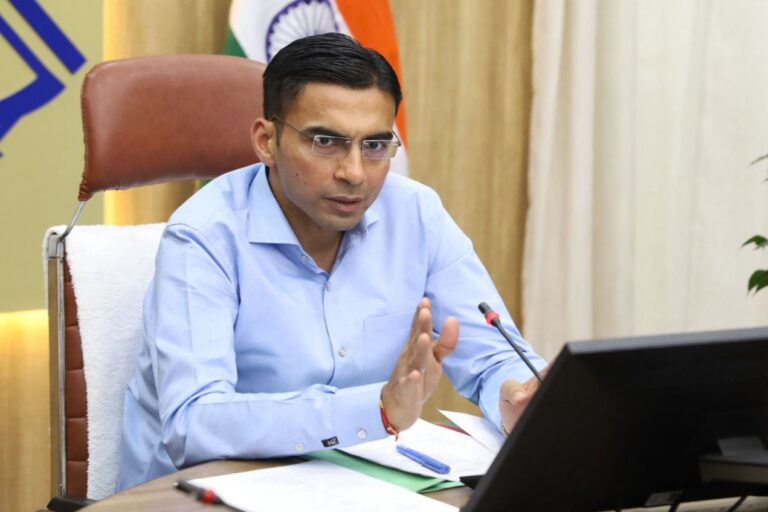 मलिन बस्ती वासी भी अपने लोग, उन्हें गौरवमय जीवन देना भी हमारा ही दायित्वः डीएम