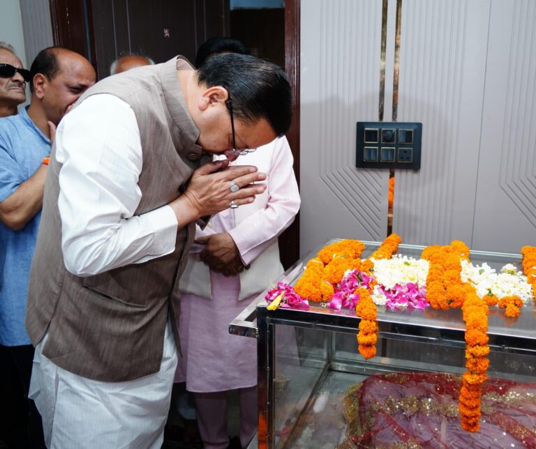 मुख्यमंत्री धामी ने मीडिया प्रभारी मनवीर चौहान की धर्मपत्नी के निधन पर गहरा शोक व्यक्त किया है