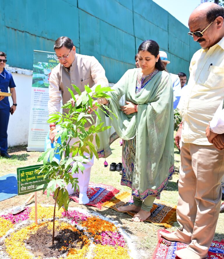 मुख्यमंत्री श्री पुष्कर सिंह धामी ने एक पेड़ मां के नाम” अभियान के अंतर्गत पौधारोपण किया