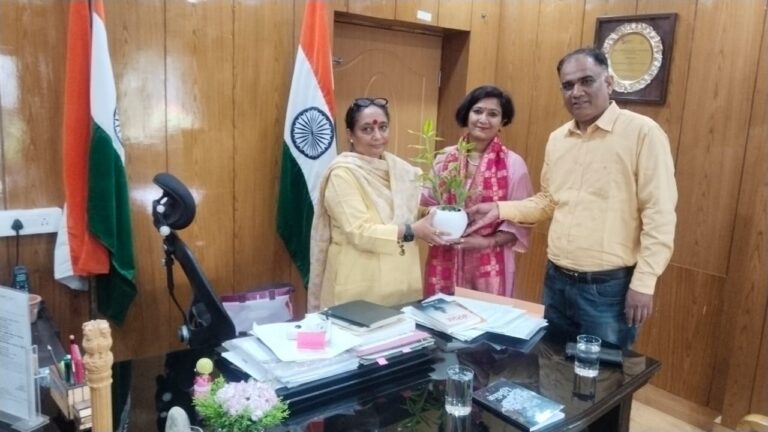 विधानसभा अध्यक्ष श्रीमती ऋतु खण्डूडी भूषण के कर-कमलों द्वारा डॉ. वंदना खण्डूड़ी की नवीनतम साहित्यिक कृति “मंथन” का लोकार्पण