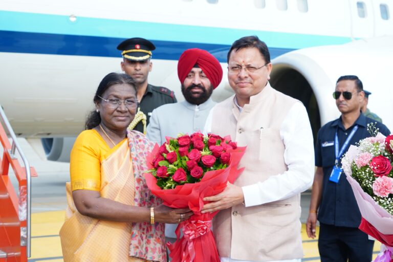 राष्ट्रपति श्रीमती द्रौपदी मुर्मु के उत्तराखण्ड आगमन पर राज्यपाल और मुख्य मंत्री ने स्वागत किया