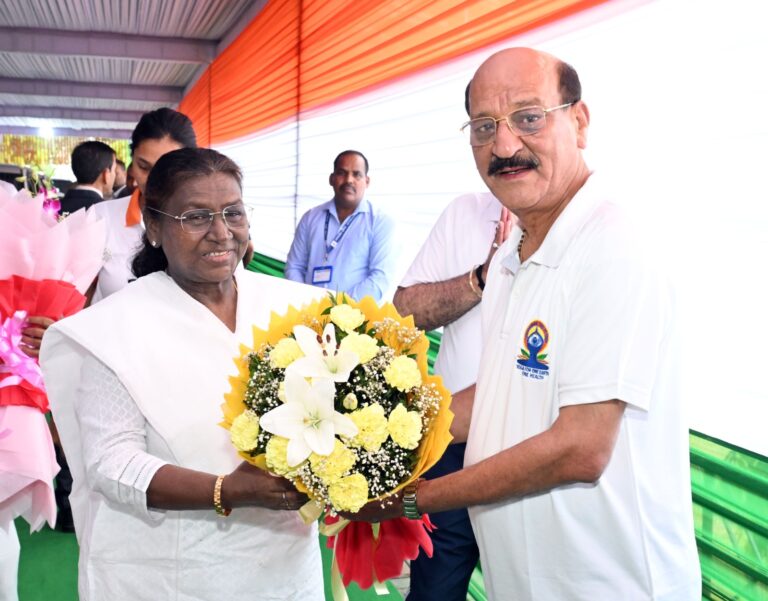 Goodnews, राष्ट्रपति द्रौपदी मुर्मू ने देहरादून में किया 11 वें अंतरराष्ट्रीय योग दिवस का शुभारंभ