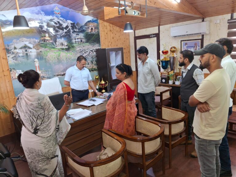 दरोगा से अभद्रता करने वालों के खिलाफ कार्यवाही की मांग