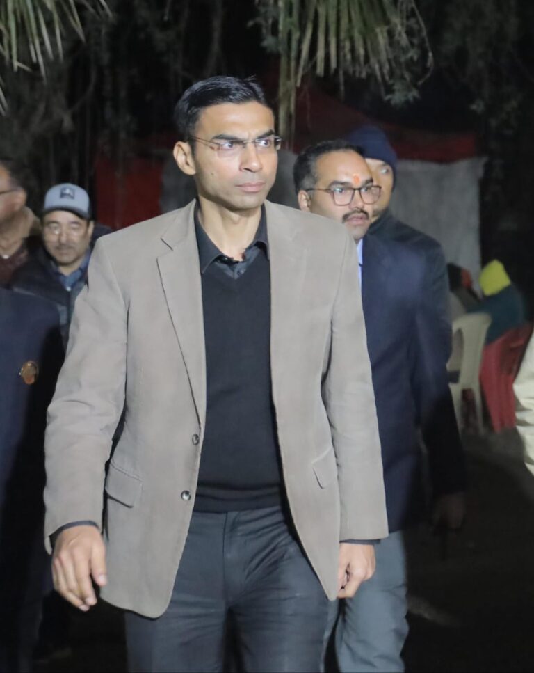 मजबूर फरियादी, संवेदनशील डीएम, सशक्त प्रशासन; त्वरित एक्शन जानिए सभी समाचार