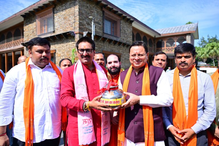 मुख्यमंत्री ने कुशीनगर जनपद में भगवान सूर्य की मूर्ति के जलाभिषेक के लिए कलश यात्रा का फ्लैग ऑफ किया सभी समाचार पढ़ें एक साथ