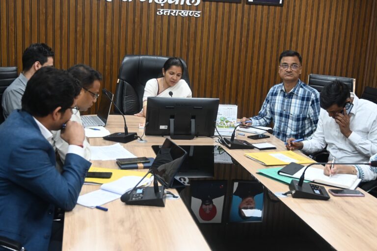 ‘‘शौर्य दिवस आयोजन के संबंध मंे जिलाधिकारी टिहरी गढ़वाल ने ली बैठक