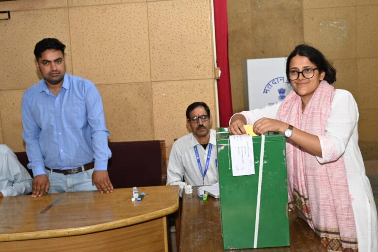 जिला पंचायत उपाध्यक्ष एवं क्षेत्र पंचायत प्रमुख, ज्येष्ठ, कनिष्ठ प्रमुख पदों के लिए मतदान शुरू पढ़ें सभी समाचार