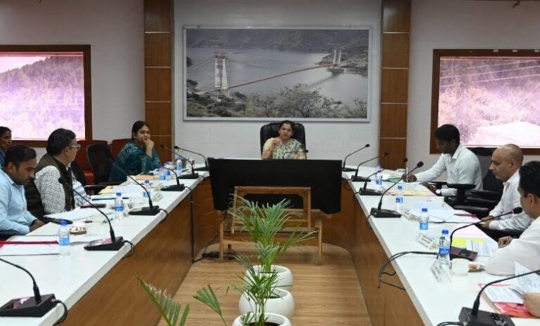 टिहरी, जिलाधिकारी टिहरी गढ़वाल नितिका खण्डेलवाल की अध्यक्षता में पीएम श्री केन्द्रीय विद्यालय सौड़खाण्ड प्रतापनगर के विद्यालय प्रबन्धन समिति की हुई बैठक