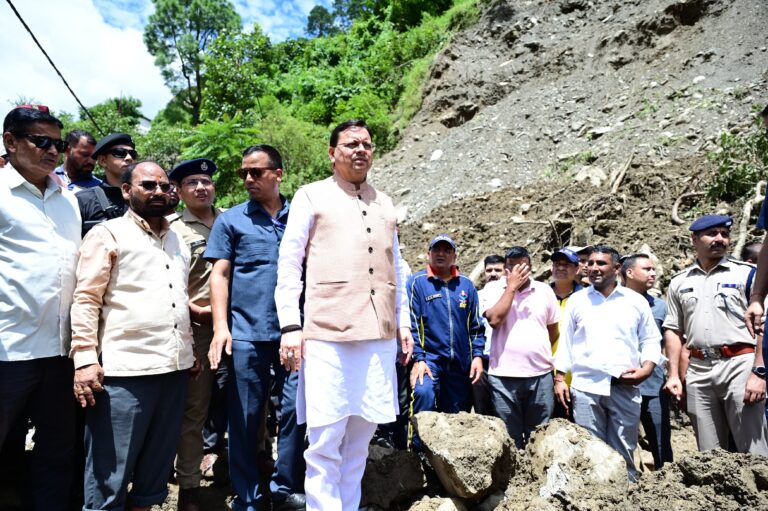 Good news आपदा प्रभावित लोगों को देख सीएम धामी ने रुकवाया काफिला सांसद भट्ट ने जाना हाल जानिए सभी समाचार