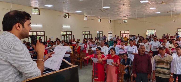 जनपद टिहरी में ग्राम प्रधानों एवं ग्राम पंचायत सदस्यों ने ली शपथ