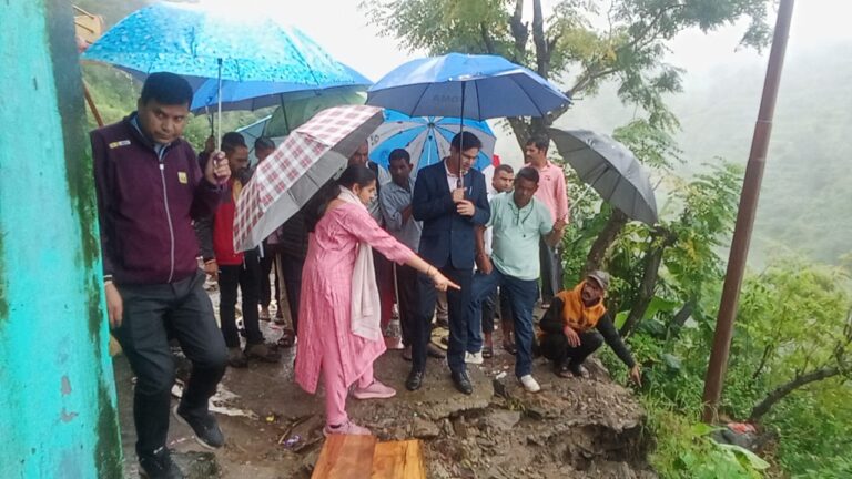 Good news, जिलाधिकारी, टिहरी ने ओखला गांव पहुंचकर आपदा प्रभावितों से की मुलाकात जानिए अन्य खबर