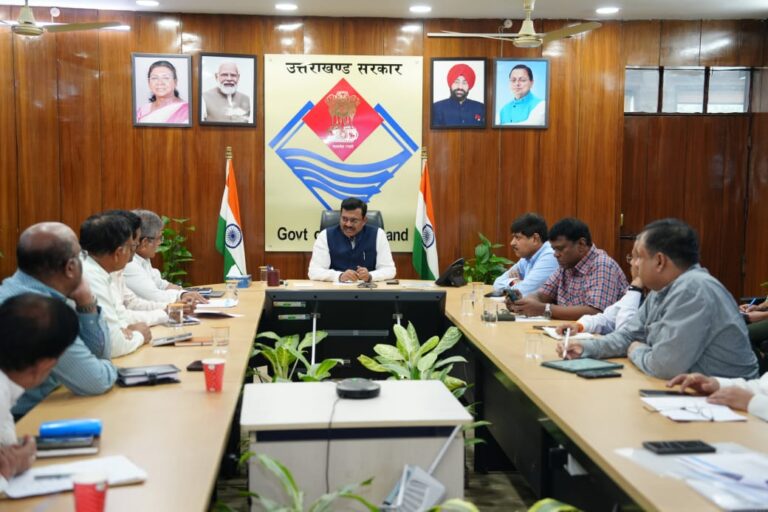 Good news मुख्य सचिव आनन्द बर्द्धन की अध्यक्षता में प्रदेश सरकार और डीआरएम मुरादाबाद  संग्रह मौर्य के मध्य सामंजस्य बैठक हुयी