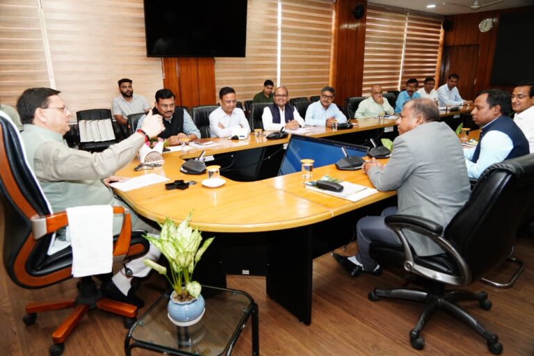 मुख्यमंत्री  पुष्कर सिंह धामी से राज्य में आपदा से हुए नुकसान का जायजा लेने आई भारत सरकार की अन्तर-मंत्रालयी टीम ने भेंट की