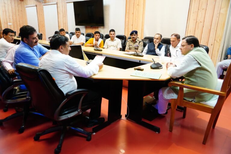 मुख्यमंत्री से राजकीय शिक्षक संघ के पदाधिकारियों ने मुलाकात कर अपनी विभिन्न मांगों को उनके समक्ष रखा