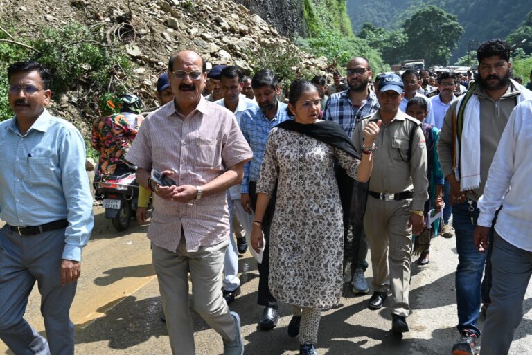 वन मंत्री सुबोध उनियाल और डीएम टिहरी ने आपदा प्रभावित क्षेत्रों का किया स्थलीय निरीक्षण जानिए सभी समाचार एक साथ