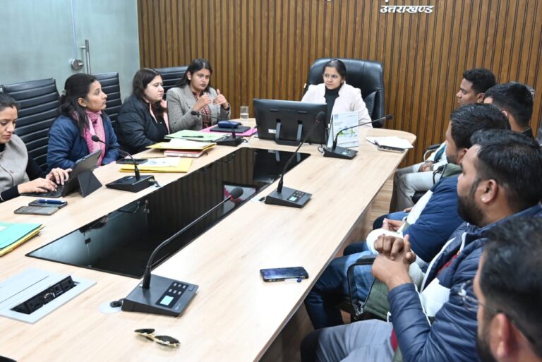 DM ने टिहरी झील महोत्सव के आयोजन को लेकर टिहरी जिले के टूर ऑपरेटरों के साथ बैठक आयोजित