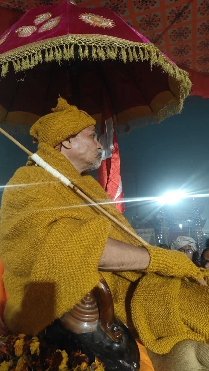 प्रयाग  में शंकराचार्य जी के साथ की घटना से देश शर्म सार है अत्याचार बंद करें बंद करें दोषी को सजा दो सजा दो