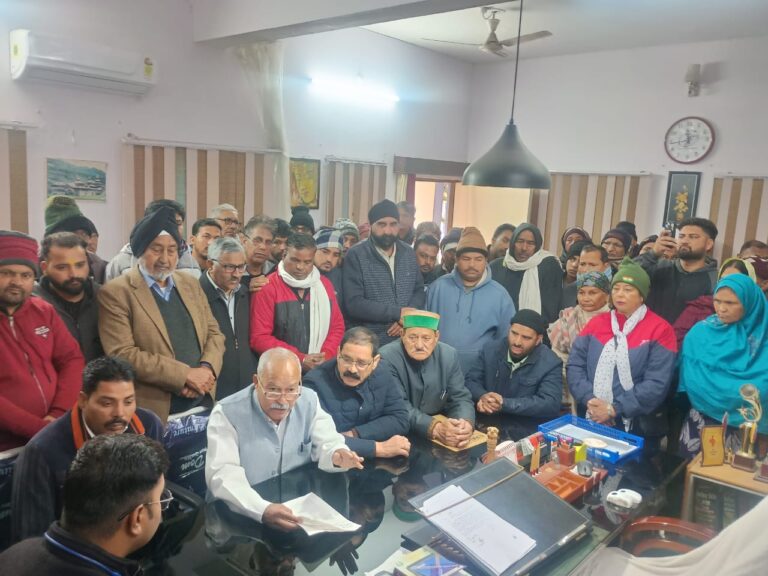 गोल्डन कार्ड से इलाज दिलाने में नाकाम स्वास्थ्य मंत्री की बर्खास्तगी को दहाड़ा मोर्चा