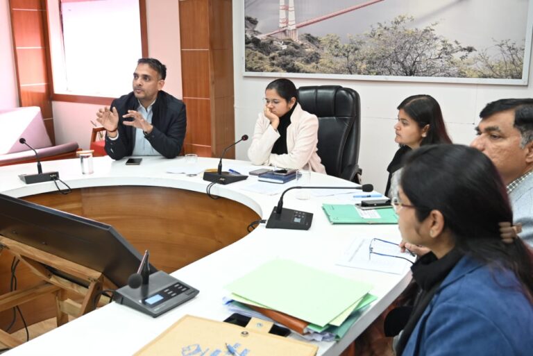 विद्यालयों को डिजिटल रूप से सशक्त बनाने की दिशा में जिला प्रशासन की पहल