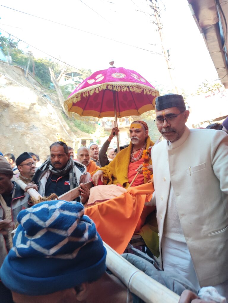 हमारा अस्त्र ‘शास्त्र’ और ‘संवाद’ है, हिंसा नहीं । ज्योतिष्पीठाधीश्वर शंकराचार्य स्वामिश्रीः अविमुक्तेश्वरानंदः सरस्वती ‘१००८